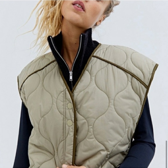 H&M Quilted Oversized Vest Blogger Favorite - Picture 8 of 17